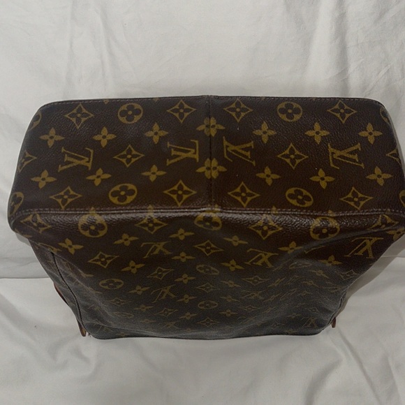 Louis Vuitton Looping Bag - Picture 11 of 17